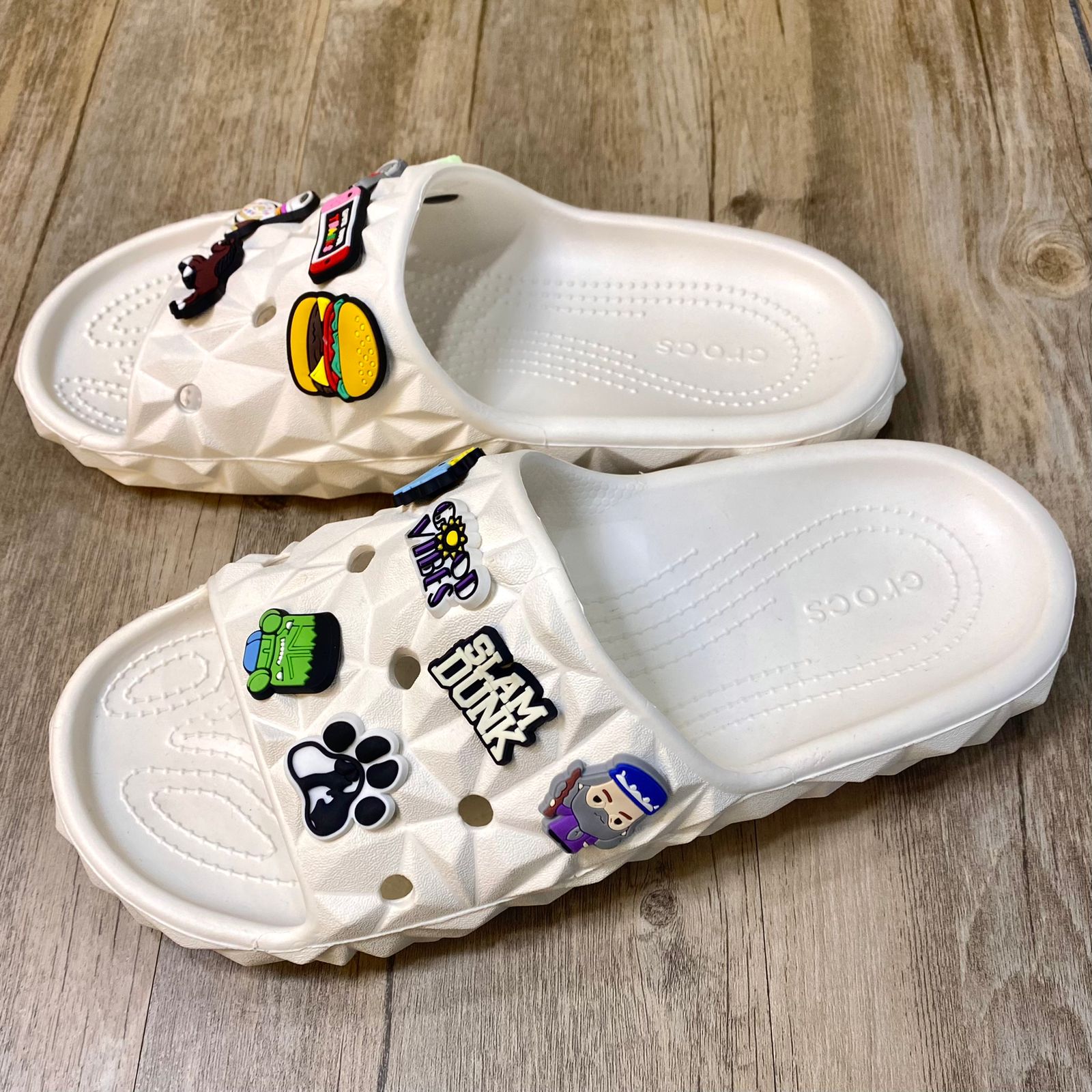 Dép Crocs Classic Geometric V2 HN2 White